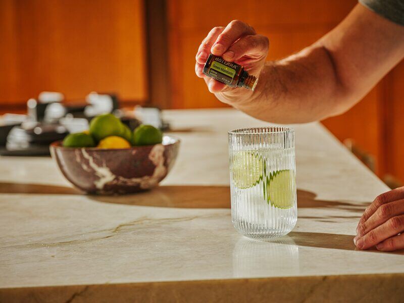 dōTERRA Green Mandarin ätherisches Öl Anwendung in Wasser